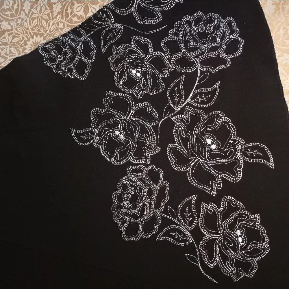 Heart Soul Size 1 A-Line Black Embroidery Flowers Women's Skirt 28